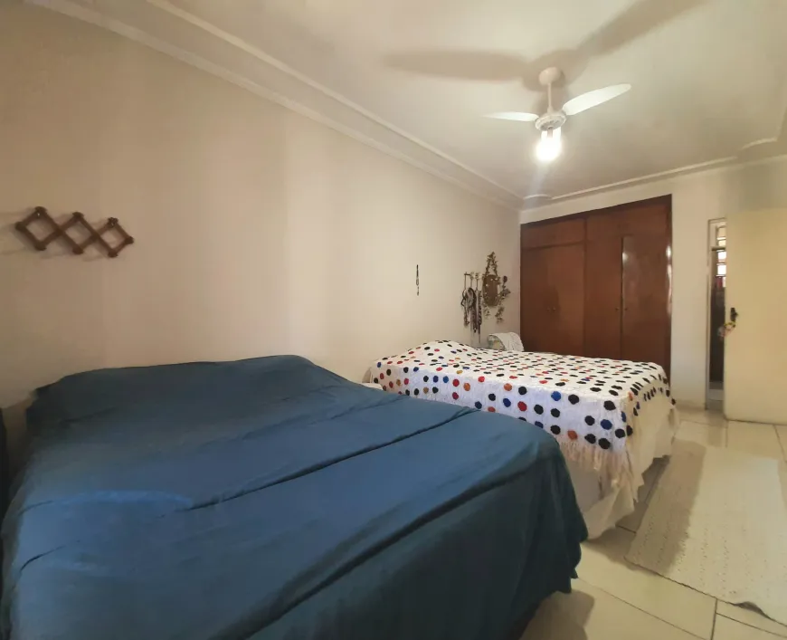 239efc5f9adeb89777877f5e9c2b2dcb